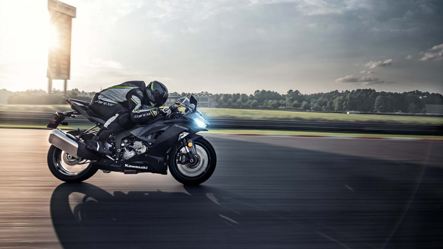 Download 2019 Kawasaki Ninja ZX-6R 4K HD wallpaper